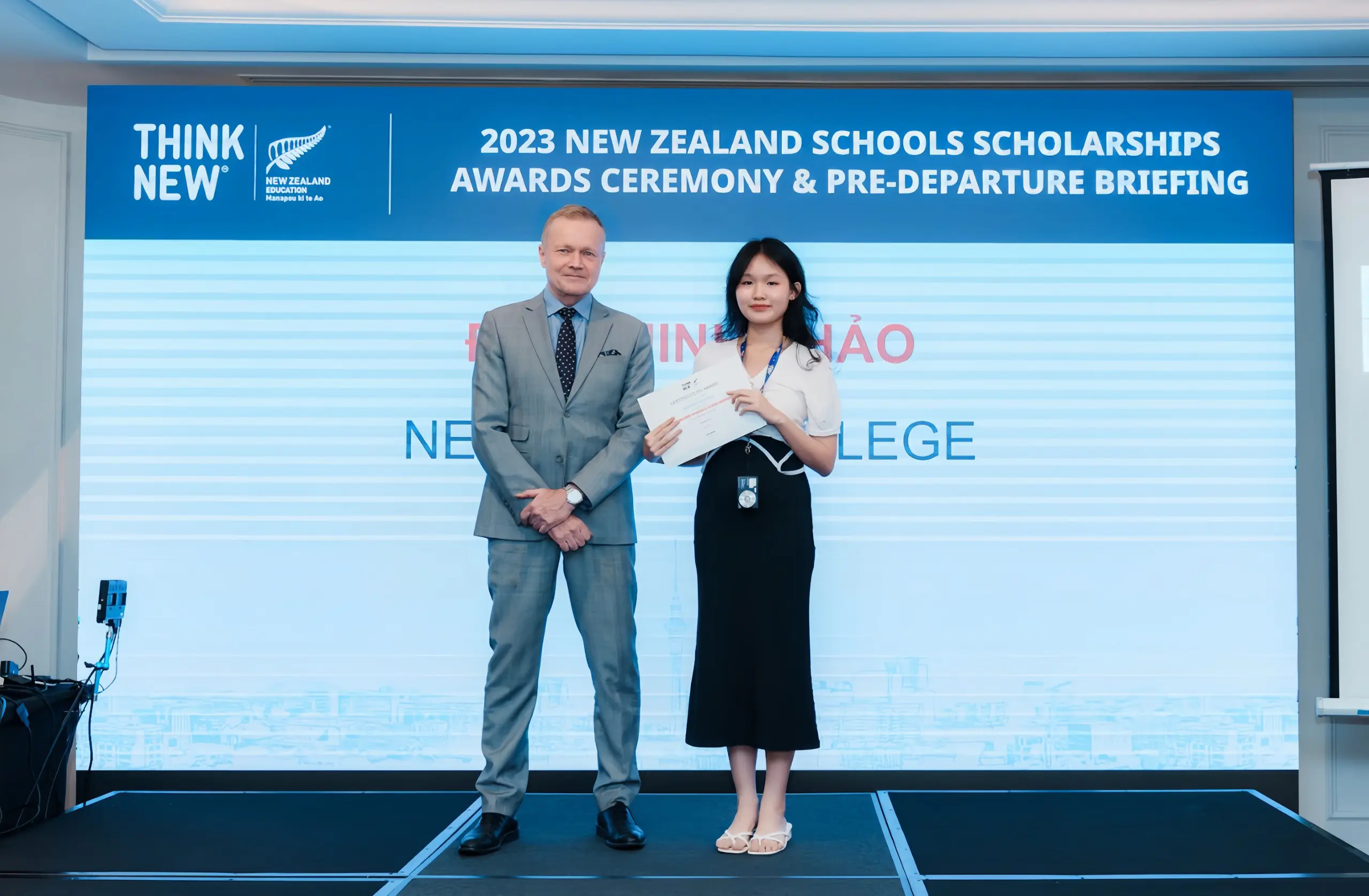 NZSS là bệ phóng đầu tiên để Minh Thảo (phải) đến với những trải nghiệm hoàn toàn mới tại New Zealand.